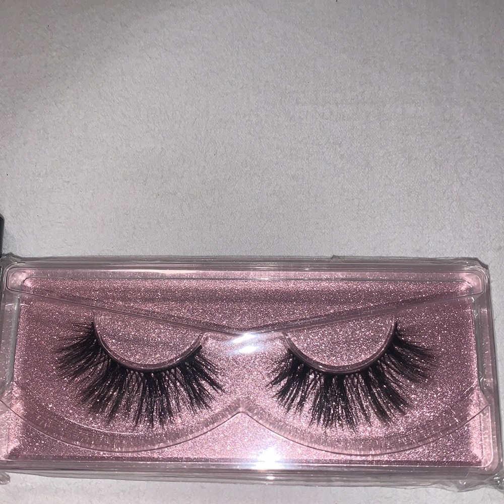 Makeup bundle - Picture 2 of 3